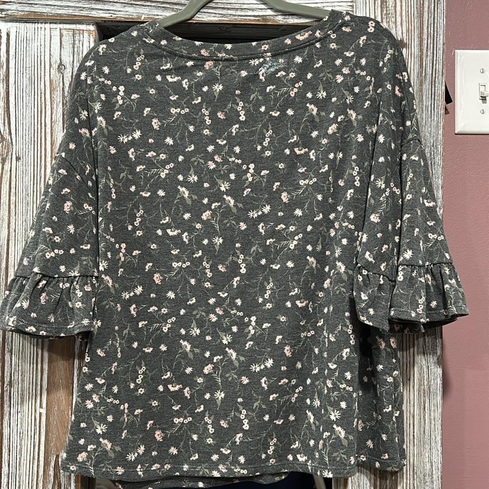 Cute Lauren Conrad Top - Picture 4 of 4